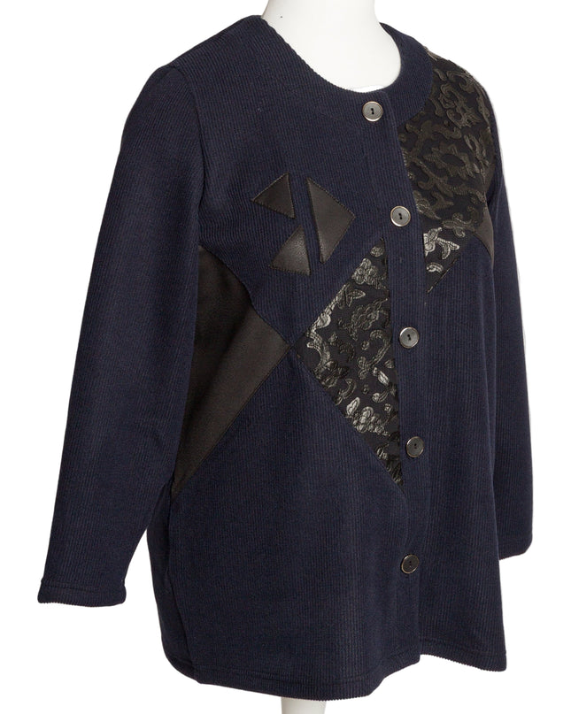 Ζακέτα σε σκούρο μπλέ με δερματίνη σε μεγάλα μεγέθη