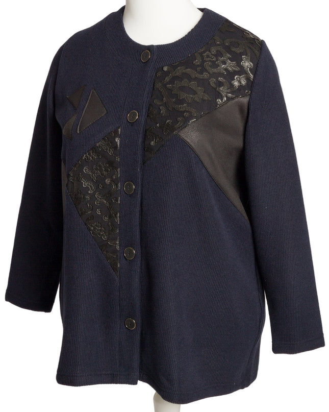 Ζακέτα σε σκούρο μπλέ με δερματίνη σε μεγάλα μεγέθη