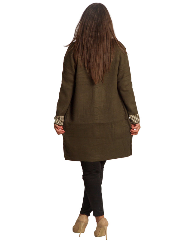 Μακριά ζακέτα με τσέπες και καρό λεπτομέρειες σε μεγάλα μεγέθη