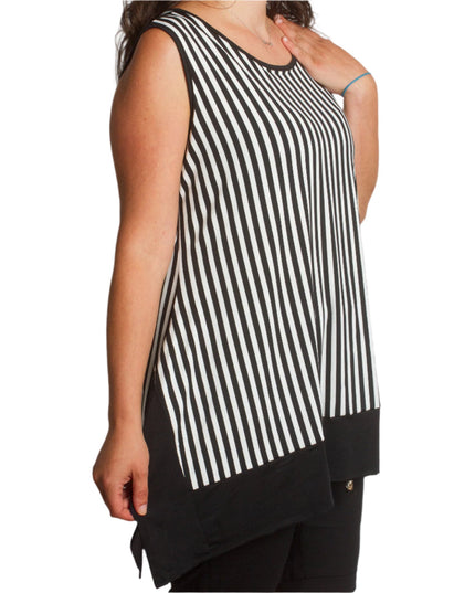 Αέρινο τοπ με μαύρο-άσπρο ριγέ και ασύμμετρο τελείωμα