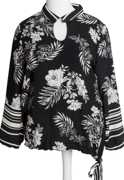 Πουκάμισο σε μεγάλα μεγέθη με φλοράλ σχέδιο και V ντεκολτέ