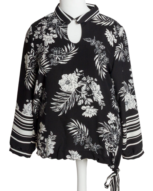 Πουκάμισο σε μεγάλα μεγέθη με φλοράλ σχέδιο και V ντεκολτέ