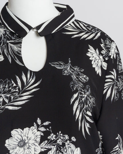Πουκάμισο σε μεγάλα μεγέθη με φλοράλ σχέδιο και V ντεκολτέ