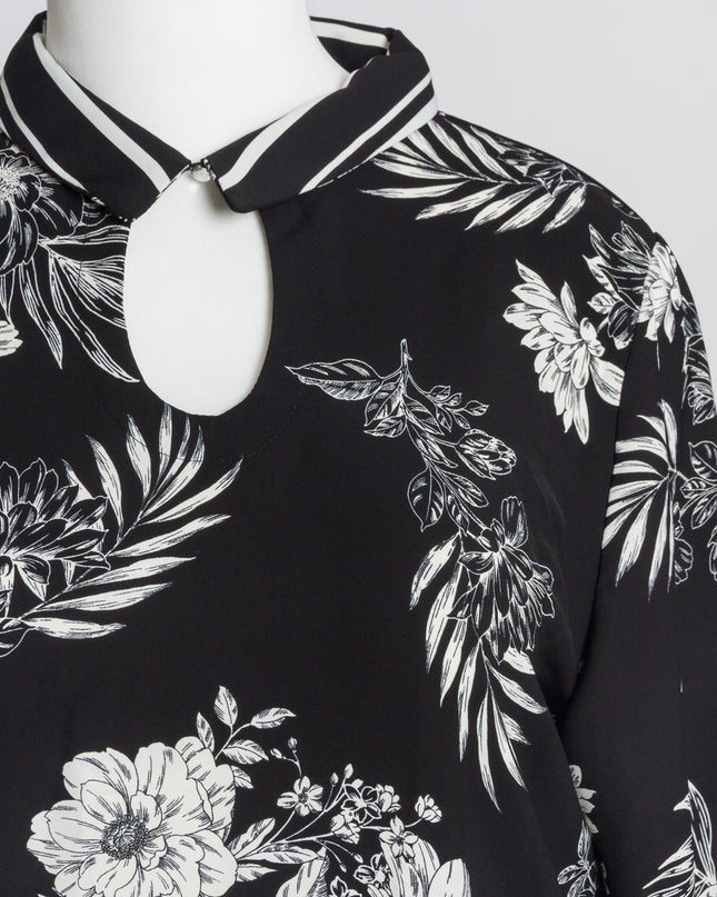 Πουκάμισο σε μεγάλα μεγέθη με φλοράλ σχέδιο και V ντεκολτέ