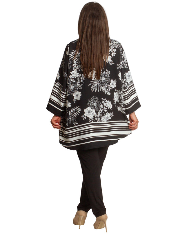 Ριχτή μπλούζα σε μεγάλα μεγέθη με V λαιμό και print