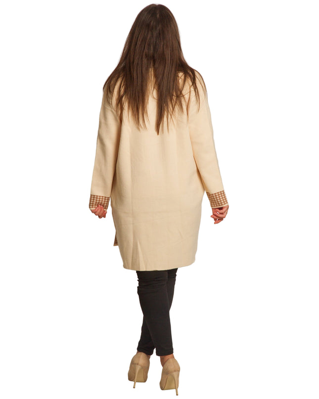 Μπεζ ζακέτα χωρίς κουμπιά με τσέπες και καρό λεπτομέρειες