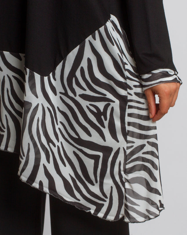 Τουνίκ με zebra λεπτομέρειες σε μεγάλα μεγέθη