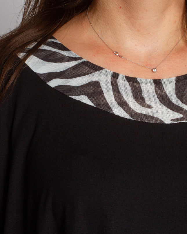Τουνίκ με zebra λεπτομέρειες σε μεγάλα μεγέθη