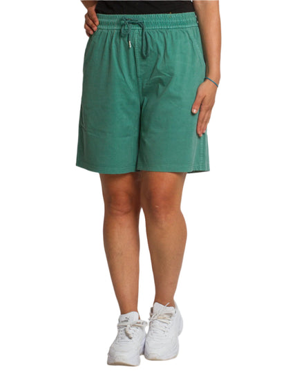 Κοντό σορτς με τσέπες, κορδόνι και άνετη γραμμή