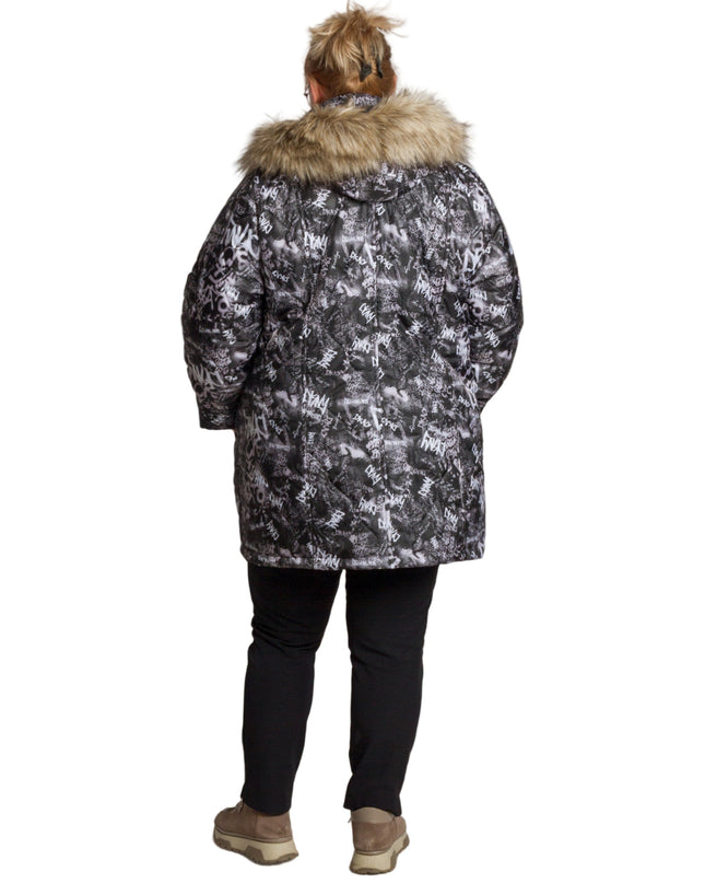 Κομψό ασπρόμαυρο μπουφάν με φερμουάρ σε μεγάλα μεγέθη