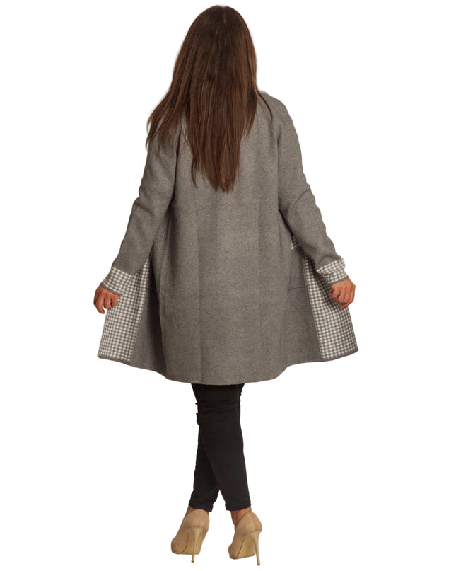 Γυναικεία ζακέτα σε γκρι χρώμα με καρό και τσέπες