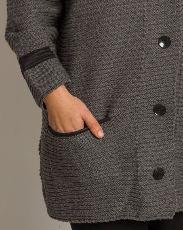 Γκρι πλεκτή ζακέτα με κουμπιά και τσέπες σε μεγάλα μεγέθη