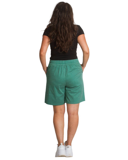 Κοντό σορτς με τσέπες, κορδόνι και άνετη γραμμή