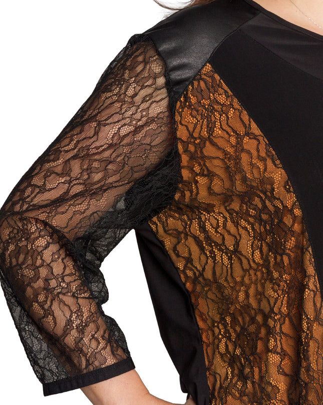 Κομψή τουνίκ με δαντελένια στοιχεία σε μεγάλο μέγεθος