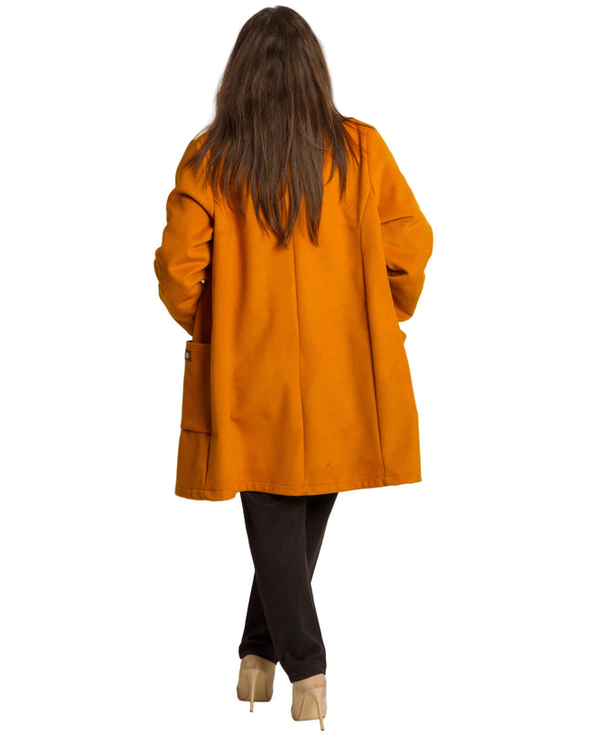 Ελαφρύ γυναικείο παλτό σε μεγάλα μεγέθη