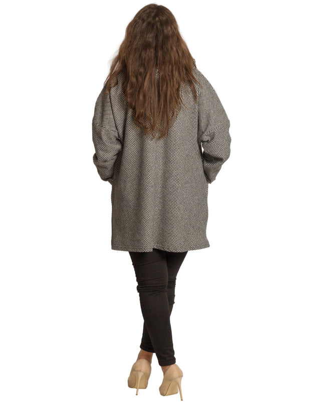 Μάλλινο γυναικείο παλτό σε πτι καρό και άνετη γραμμή