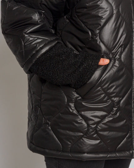 Μαύρο γυναικείο μπουφάν με ίσια γραμμή και φερμουάρ