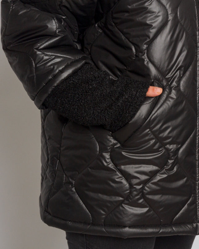 Μαύρο γυναικείο μπουφάν με ίσια γραμμή και φερμουάρ