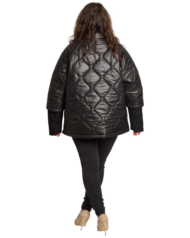 Μαύρο γυναικείο μπουφάν με ίσια γραμμή και φερμουάρ