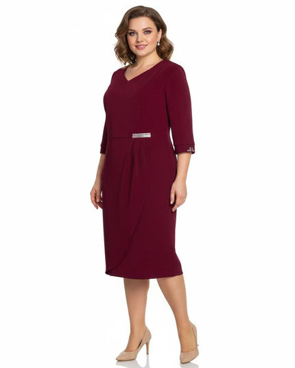 Επίσημο μπορντό φόρεμα σε ίσια γραμμή plus size