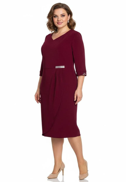 Επίσημο μπορντό φόρεμα σε ίσια γραμμή plus size