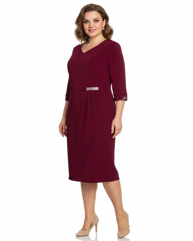 Επίσημο μπορντό φόρεμα σε ίσια γραμμή plus size