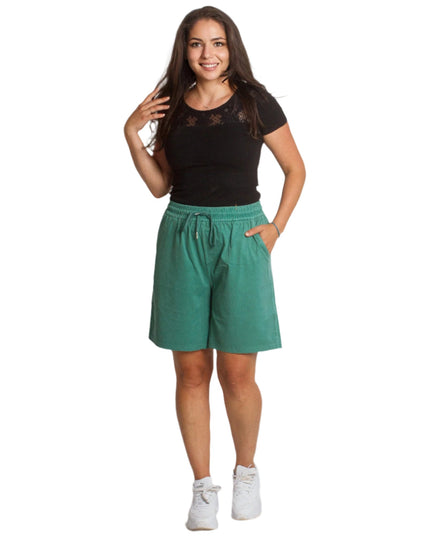 Κοντό σορτς με τσέπες, κορδόνι και άνετη γραμμή