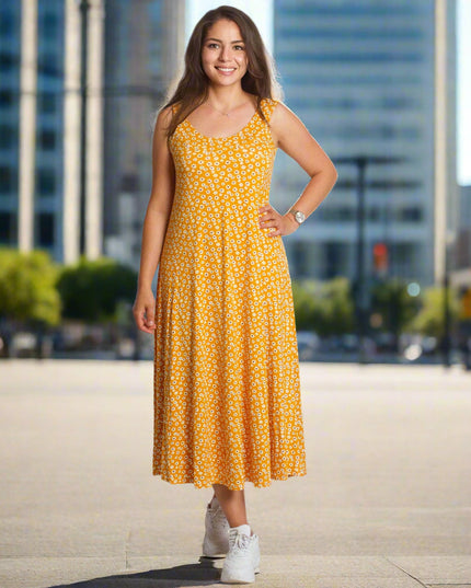 Κίτρινο μάξι φόρεμα με μικρά λευκά λουλούδια