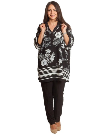 Ριχτή μπλούζα σε μεγάλα μεγέθη με V λαιμό και print