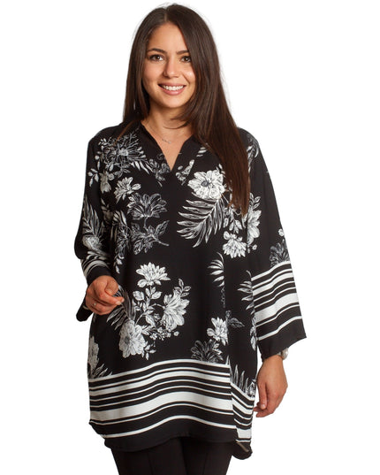 Ριχτή μπλούζα σε μεγάλα μεγέθη με V λαιμό και print