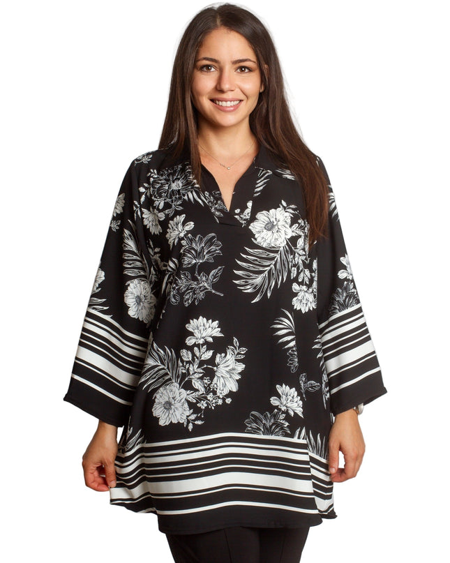 Ριχτή μπλούζα σε μεγάλα μεγέθη με V λαιμό και print