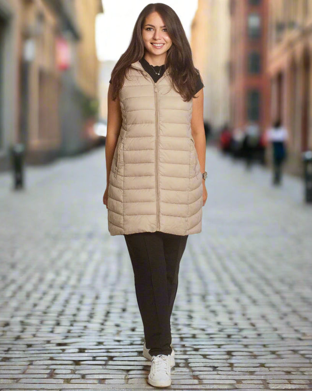 Μακρύ γιλέκο με κουκούλα και τσέπες σε μπεζ χρώμα