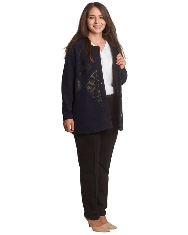 Ζακέτα σε σκούρο μπλέ με δερματίνη σε μεγάλα μεγέθη