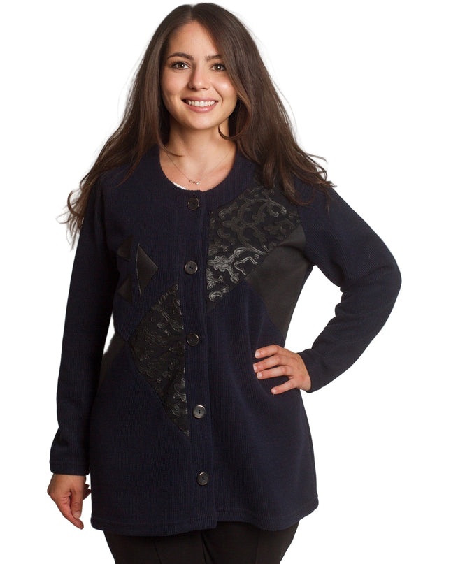 Ζακέτα σε σκούρο μπλέ με δερματίνη σε μεγάλα μεγέθη