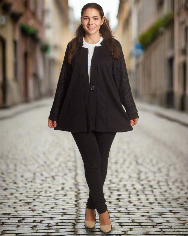 Κομψό μαύρο σακάκι με δαντελένα μανίκια