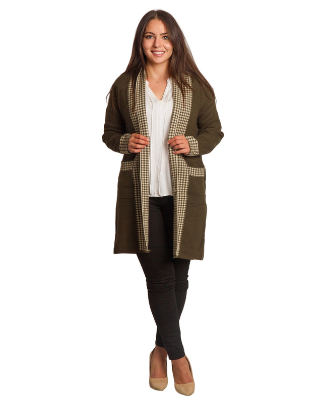 Μακριά ζακέτα με τσέπες και καρό λεπτομέρειες σε μεγάλα μεγέθη