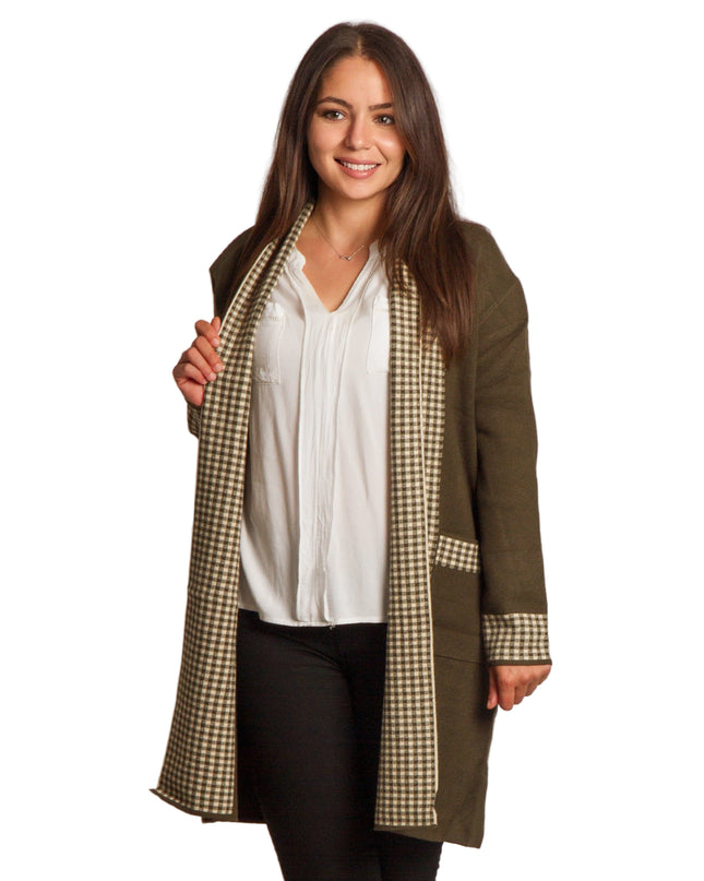 Μακριά ζακέτα με τσέπες και καρό λεπτομέρειες σε μεγάλα μεγέθη