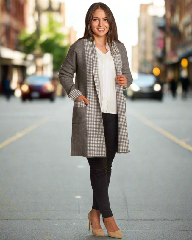 Γυναικεία ζακέτα σε γκρι χρώμα με καρό και τσέπες