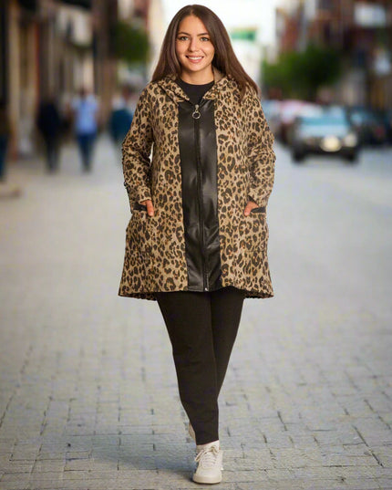 Γυναικεία ζακέτα σε μεγάλα μεγέθη με λεοπάρ λεπτομέρειες