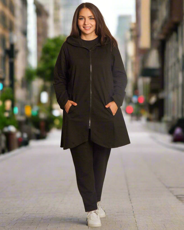 Μαύρη γυναικεία ζακέτα σε μεγάλα μεγέθη με κουκούλα