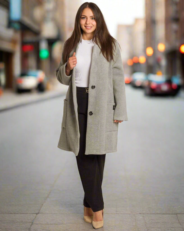 Ελαφρύ γκρι παλτό σε μεγάλα μεγέθη με εβαζέ γραμμή