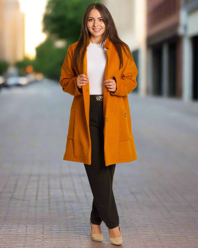 Ελαφρύ γυναικείο παλτό σε μεγάλα μεγέθη