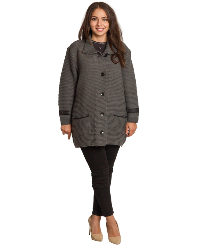 Γκρι πλεκτή ζακέτα με κουμπιά και τσέπες σε μεγάλα μεγέθη