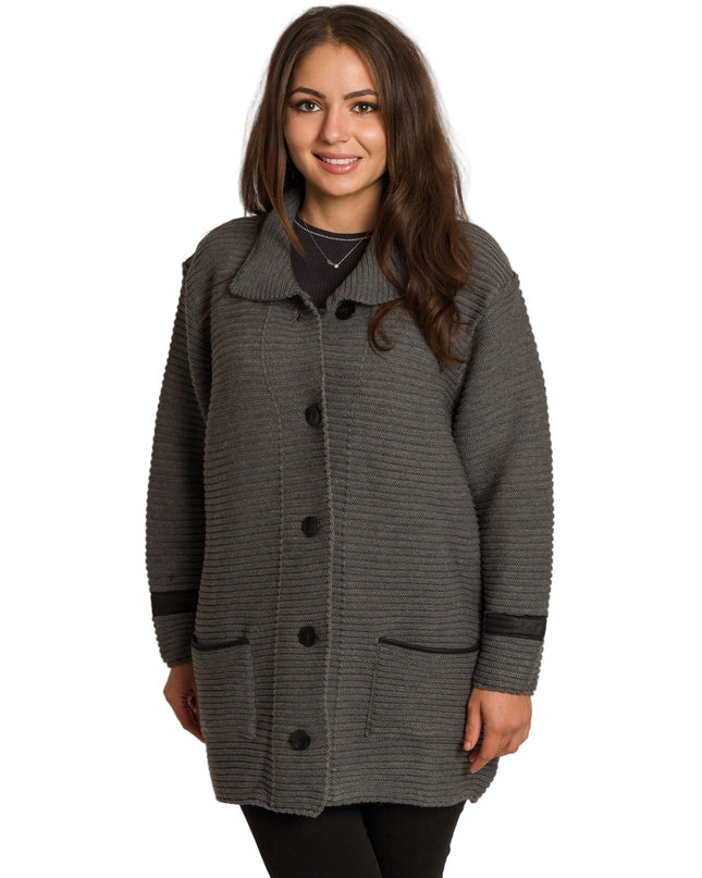 Γκρι πλεκτή ζακέτα με κουμπιά και τσέπες σε μεγάλα μεγέθη