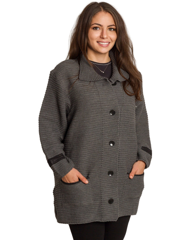 Γκρι πλεκτή ζακέτα με κουμπιά και τσέπες σε μεγάλα μεγέθη