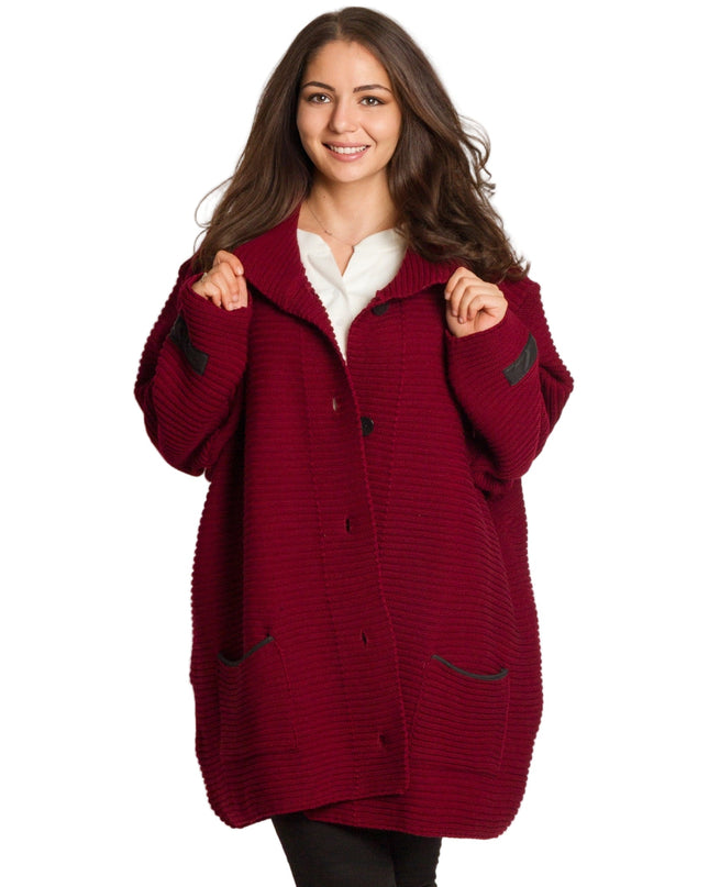 Πλεκτή μπορντό ζακέτα με κουμπιά και τσέπες σε μεγάλα μεγέθη