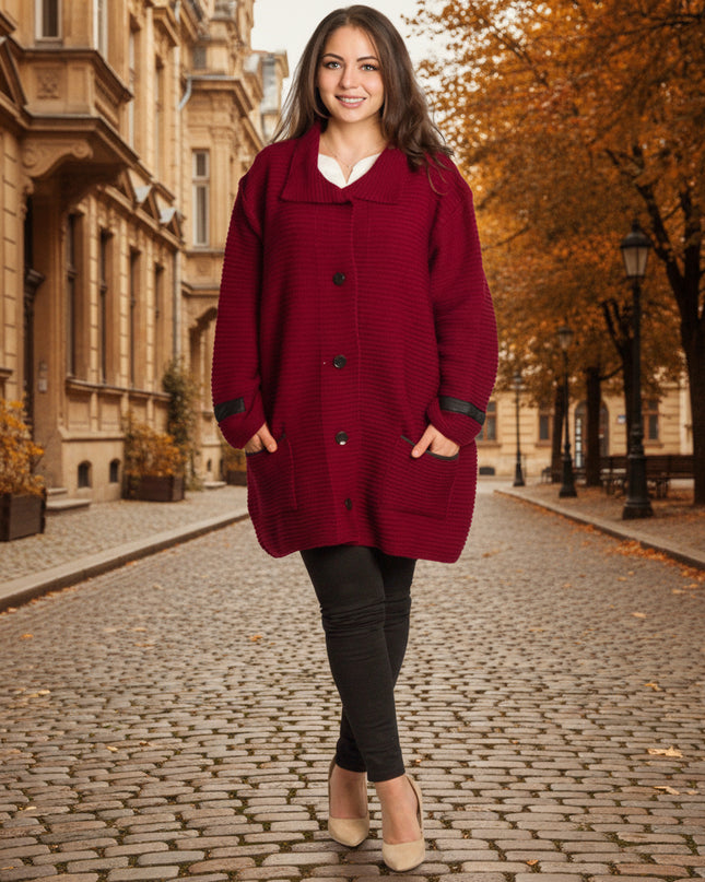 Πλεκτή μπορντό ζακέτα με κουμπιά και τσέπες σε μεγάλα μεγέθη