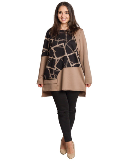 Μπέζ κομψή τουνίκ με γεωμετρικό μοτίβο σε μεγάλα μεγέθη