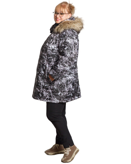 Κομψό ασπρόμαυρο μπουφάν με φερμουάρ σε μεγάλα μεγέθη