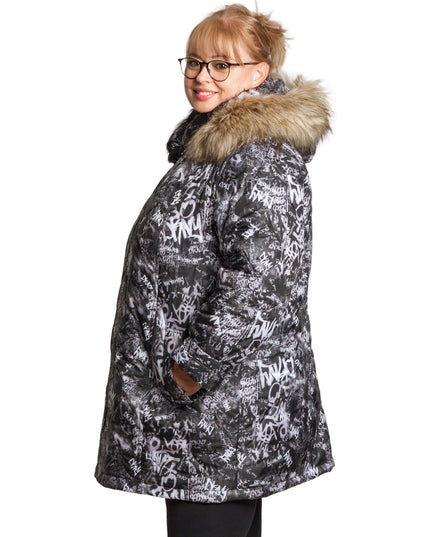 Κομψό ασπρόμαυρο μπουφάν με φερμουάρ σε μεγάλα μεγέθη